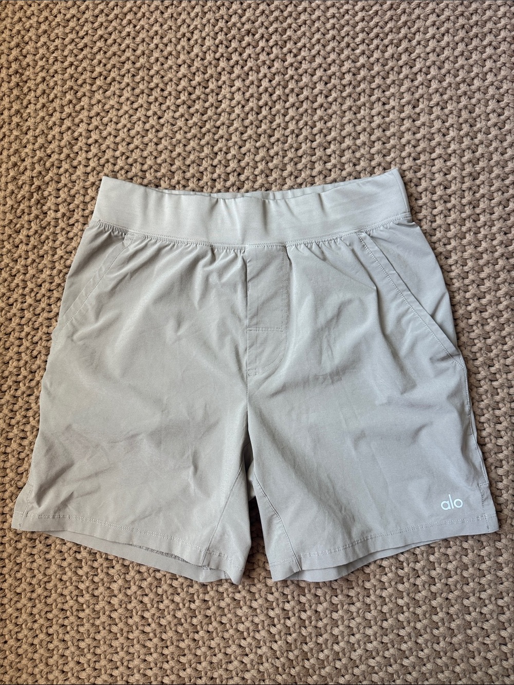 Alo Yoga 7” Repetition Shorts in Gravel Men’s Size Small